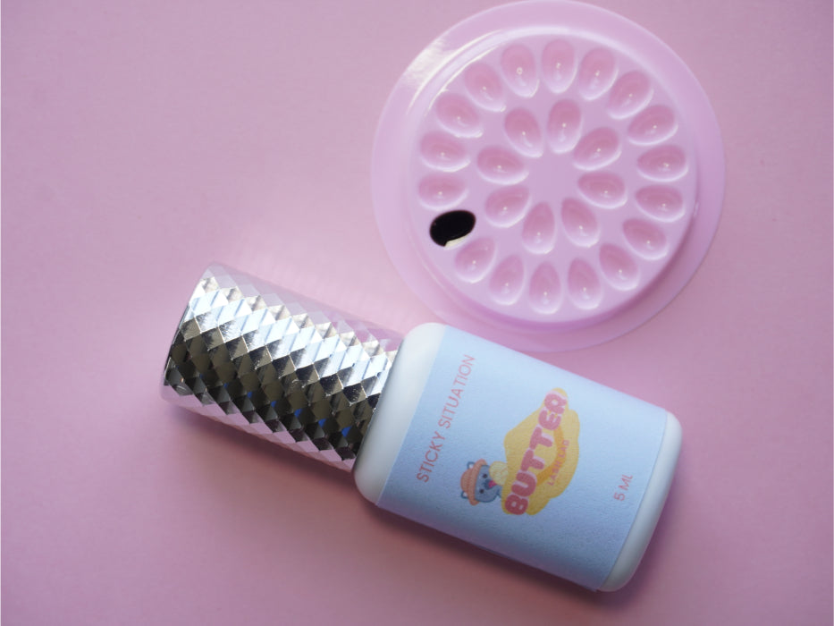 Black Adhesive Lash Glue for Sensitive Eyes | Sticky Situation (0.5s Dry Time)